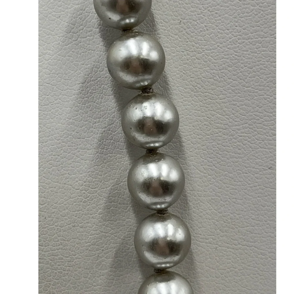 Marvella Vintage Light Gray Faux Glass Pearl Single Strand Classic‎ Necklace 23